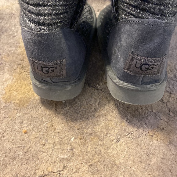 Knit Uggs - Picture 2 of 3